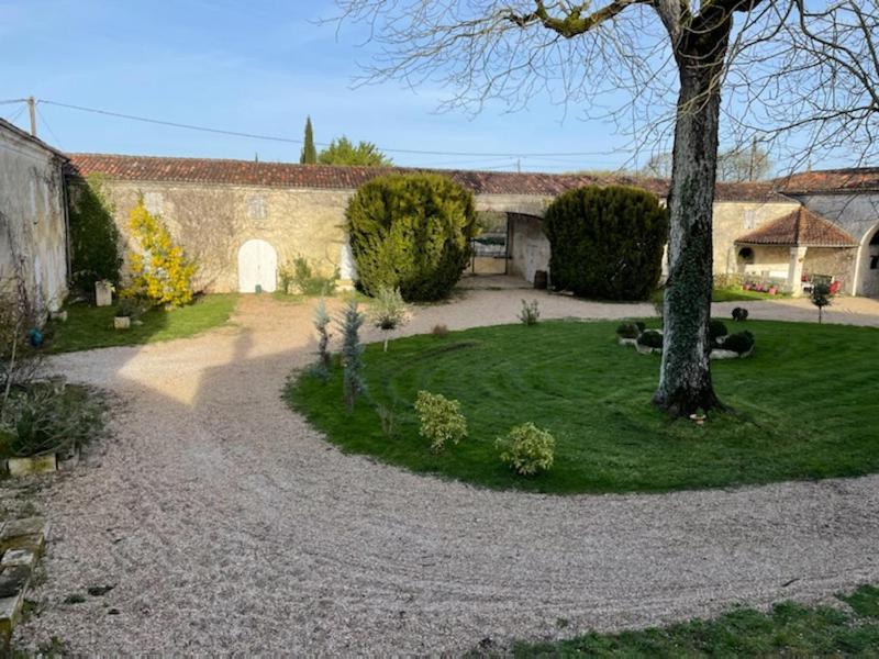Chateau De Varaize Extérieur photo